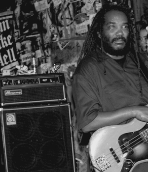 Darryl Jenifer playing bass